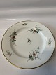 Royal Copenhagen Spisetallerken med blomsterbuket.Måler 23 cm.