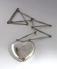 Georg Jensen. Halskæde med stort sølvhjerte (925). Model 126. Mål 6,5 *6,5 cm. Kæden er 80 cm.