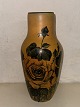 Bemalet vase i keramik fra P. Ipsens Enke