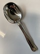 Kompotske i Dobbeltriflet sterling sølv af Georg Jensen.Længde 14.5 cm.