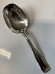 Serveringsske i Dobbeltriflet sterling sølv af Georg Jensen.Længde 20,3 cm.