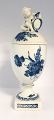 Königliches Kopenhagen. Blaue Blume. Deckelpokal mit Putti auf dem Deckel. Modell 1754. Höhe 30 cm (4 Wahl)