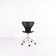 Syver Kontorstol - Model 3117 - Sortlæder - Drejefunktion - Arne Jacobsen - Fritz Hansen