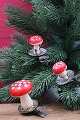 Gammel juletræspynt i form af julesvamp (rød fluesvamp) lavet i presset vat...