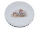 Bing & Grøndahl / Royal Copenhagen JulStor kagetallerken med julenisse der skal til art bage 18,2 cm.