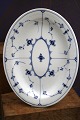 Antikt Musselmalet Riflet ovalt fad fra Royal Copenhagen.1/98. 1898-1923...
