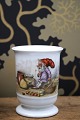 Royal Copenhagen Julekrus i porcelæn med julemotiv.2/5436.