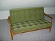 Sofa i teak tegnet af Hans Wegner.5000 m2 udstilling