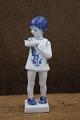Royal Copenhagen Blå Blomst porcelænsfigur af lille pige med sommerfugl på armen...