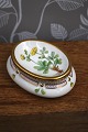 Saltkar i Flora Danica-stel produceretaf Royal Copenhagen i Danmark...