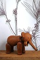Gammel Kay Bojesen elefant i egetræ med en rigtig fin gammel patina...