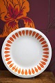 Retro dybtallerken fra Lyngby Porcelæn (Danild) fra 60érne.i mønsteret Orange Lotus.