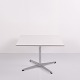 Sofabord af Arne Jacobsen og Piet Hein med hvid laminatplade og stålkant for Fritz Hansen