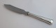 Cohr. Sterling (925). Dobbeltriflet. Ostekniv med sølvskaft. Længde 21,3 cm
