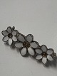 Sølv Broche med hvid emalje BlomsterLængde 2,9 cm.