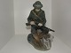 Stor Royal Copenhagen figurJæger med gevær og hund