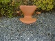 Arne Jacobsen 7´er stol model 3107 med armlæn i Lyse brunt skind 5000 m2 udstilling