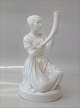Royal Copenhagen figurine 12242 RC Girl with the Golden horn Holger Christensen Blanc de chine