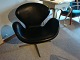 Svanen af Arne Jacobsen i sort skind i perfekt stand 5000 m2 udstilling