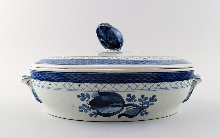 Tranquebar lågfad fra Royal Copenhagen/Aluminia.Dekorationsnummer 11/921.
