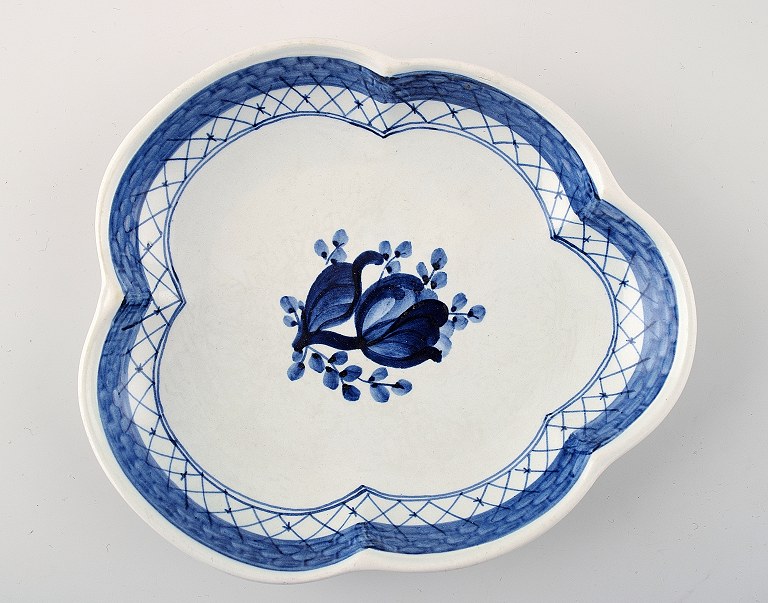 Aluminia / Royal Copenhagen Tranquebar, small dish.Decoration number 11/925.