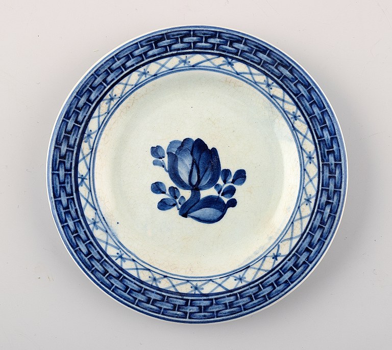 Aluminia Tranquebar, Butter Bowl / Caviar plate.Decoration number 11/1117.