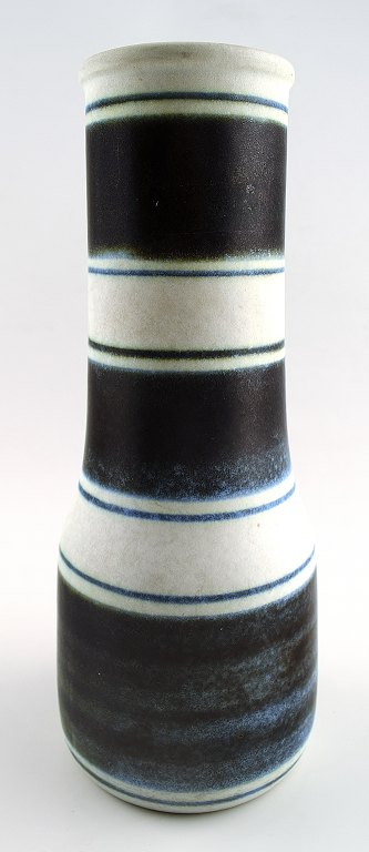Pottery vase of GUNNAR NYLUND for Rörstrand."Bandefrillo".