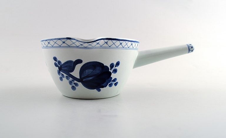 Aluminia Blue Tranquebar, rare gravy boat with handle.Decoration number 11/2872.