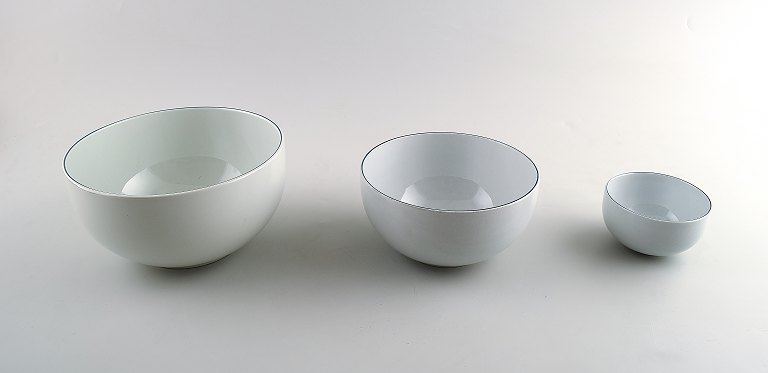 3 bowls. Royal Copenhagen/Aluminia Blue Line, earthenware. Blue Line is designed by Grethe Meyer for Aluminia and later Royal Copenhagen.