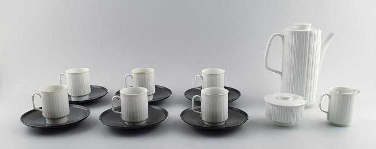 Tapio Wirkkala for Rosenthal Studio-line Porcelaine noire, 6 person mocha service in black and white porcelain, modern design, fluted. Designed in 1962.