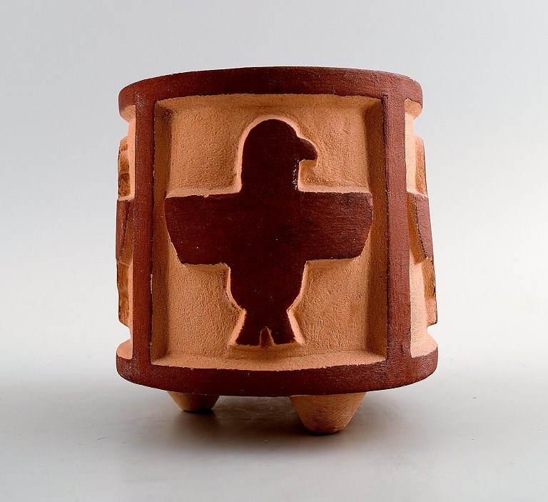 Presumably Wilhelm Kåge (1889-1960) for Farsta. Sweden, app. 1930.Unique vase in unglazed art pottery.