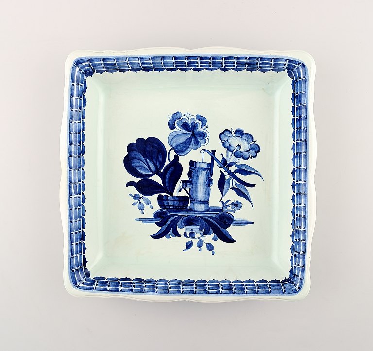 Royal Copenhagen Tranquebar, stort firkantet frugtfad.Dekorationsnummer 3087/1198.