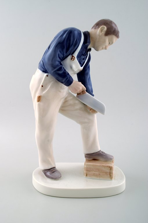 Bing & Grøndahl håndværkerfigur 2434 Tømrer eller snedker 27 cm. 