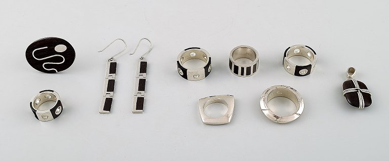 Collection jewelry of sterling silver, most with mountings of ebony, consisting of 6 rings, two pendants and a pair of ear hangers.Danish design.