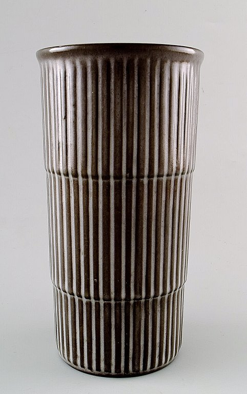 Sven Erik Skawonius for Upsala-Ekeby "Lena" keramik vase. 