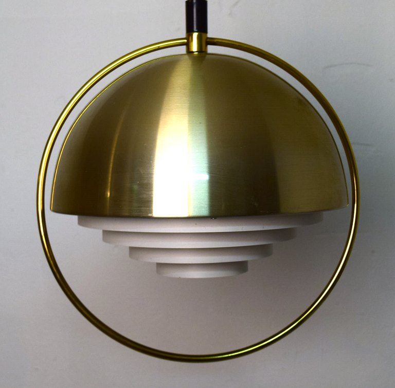 Skandinavisk designer, loftlampe i messing.