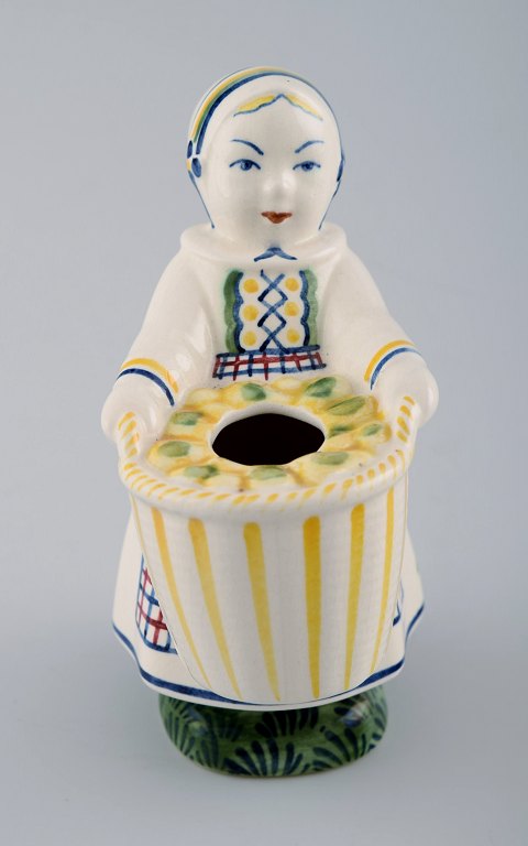 Aluminia Børnehjælpsfigur,Kusine fra AmagerAluminia børnehjælpsfigur i perfekt stand.