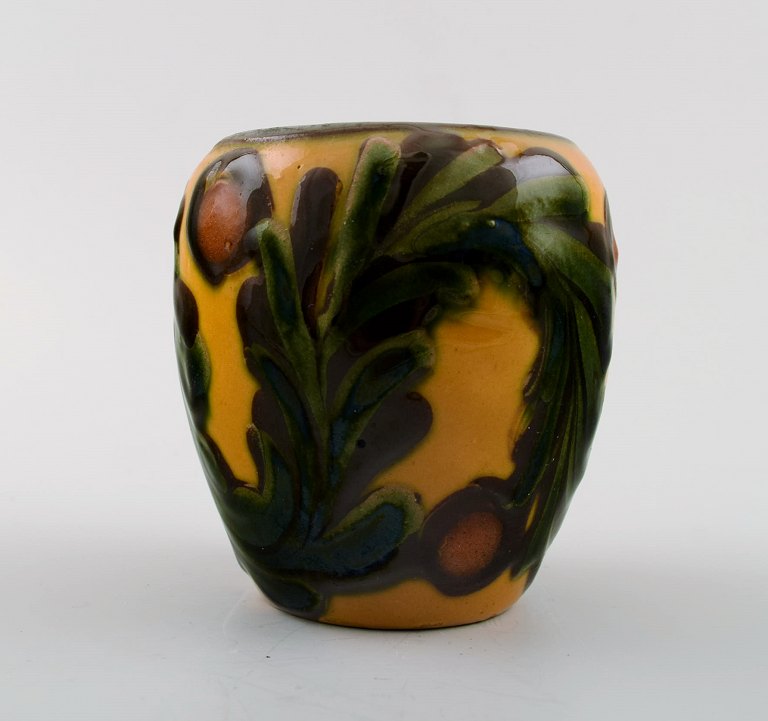 Kähler, Denmark, glazed stoneware vase. 1940s.Cow horn glaze.