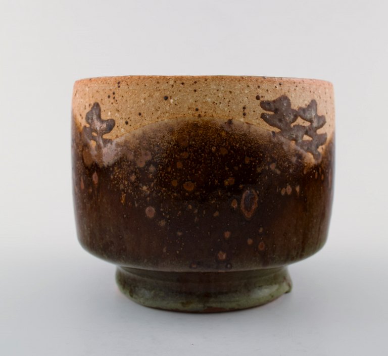 Dorthe Møller, eget værksted, keramikvase i rustik stil.Signeret i monogram. Ca. 1970´erne.