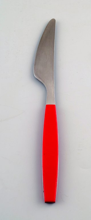 5 stk. middagskniv. Henning Koppel. Strata bestik af rustfrit stål og rød plast.