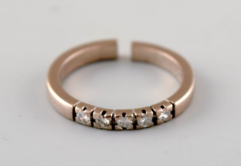 Surel ring in 14 kt. white gold. Adorned with five brilliant-cut diamonds. A total of about 0.15 ct.