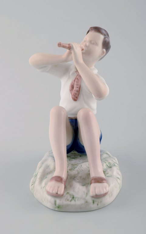 B & G / Bing & Grondahl - boy playing on flute - number 2344.