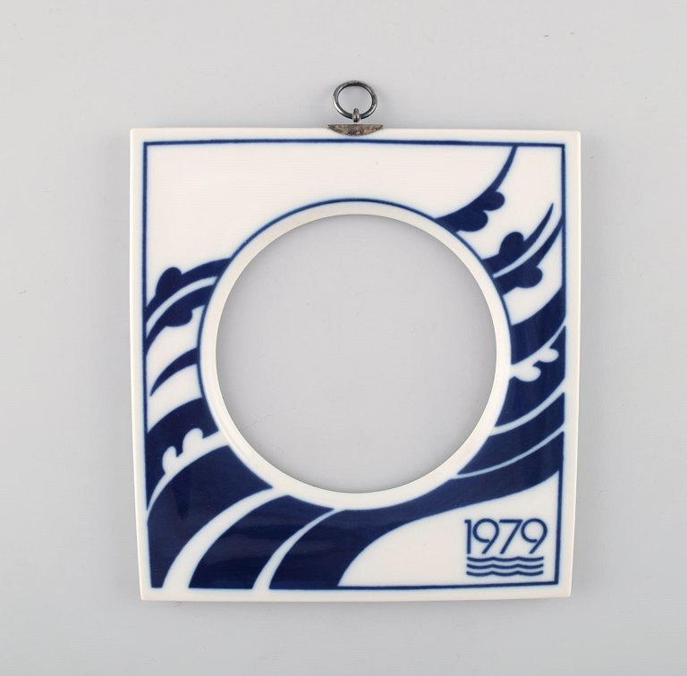 Royal Copenhagen annual frame from 1979 (large) with hanger in sterling silver by A. Michelsen.