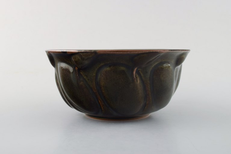 Axel Salto for Royal Copenhagen: Stoneware bowl, modeled in organic form, decorated with glaze in aubergine colored tones. 