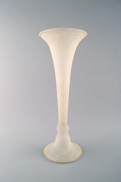 Stor trumpetformet Murano vase i mundblæst kunstglas, 1960´erne. 