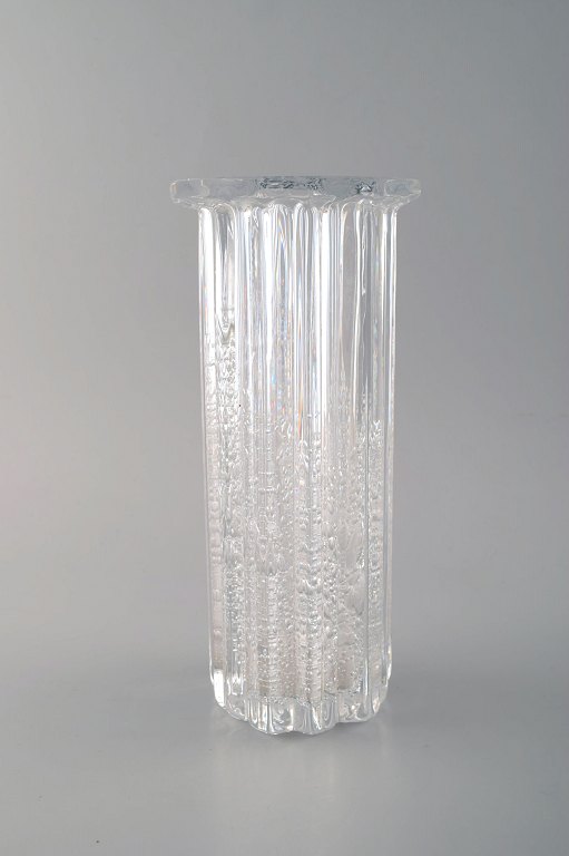 Willy Johansson for Hadeland, Norway. Ribbed "Atlantic" vase in clear art glass with bubbles.