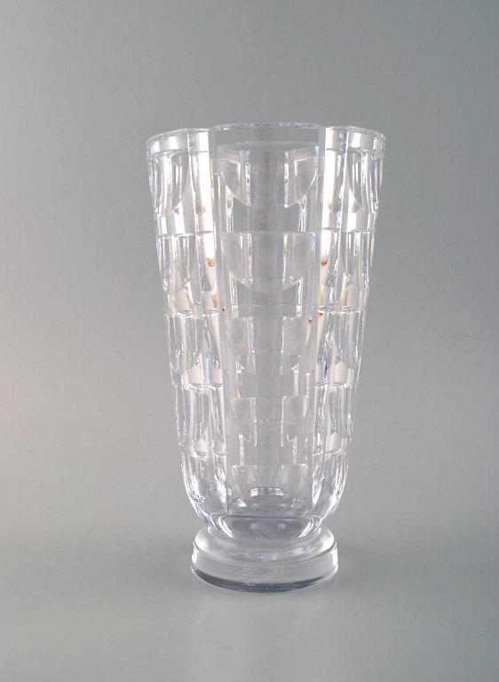 SIMON GATE for Orrefors, "Tusen fönster" art deco vase i satinslebet klart kunstglas. 1950