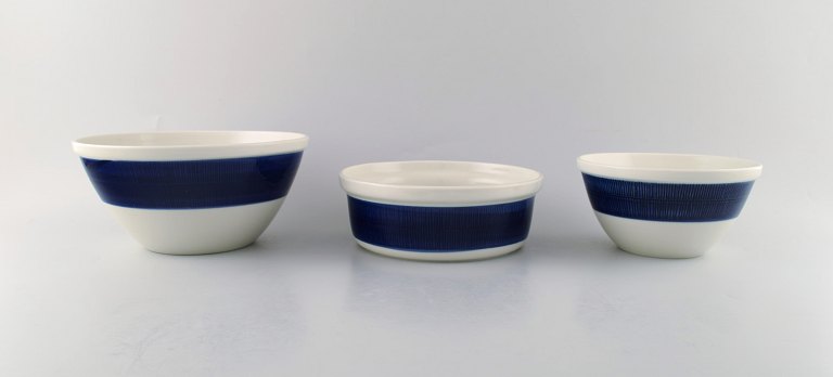 Hertha Bengtsson (1917-1993) for Rörstrand. Set of 3 "Koka" bowls, service in glazed stoneware.