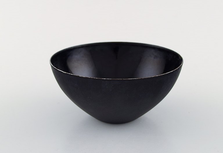 Krenit skål af Herbert Krenchel. Sort metal og sort emalje. 1970
