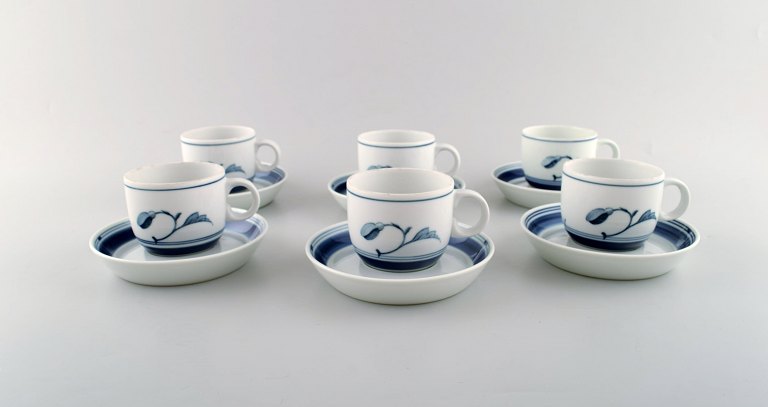 B&G, Bing & Grøndahl. Korinth kaffekop i håndmalet porcelæn med underkop. Sæt på 6 stk. Modelnummer: 305.